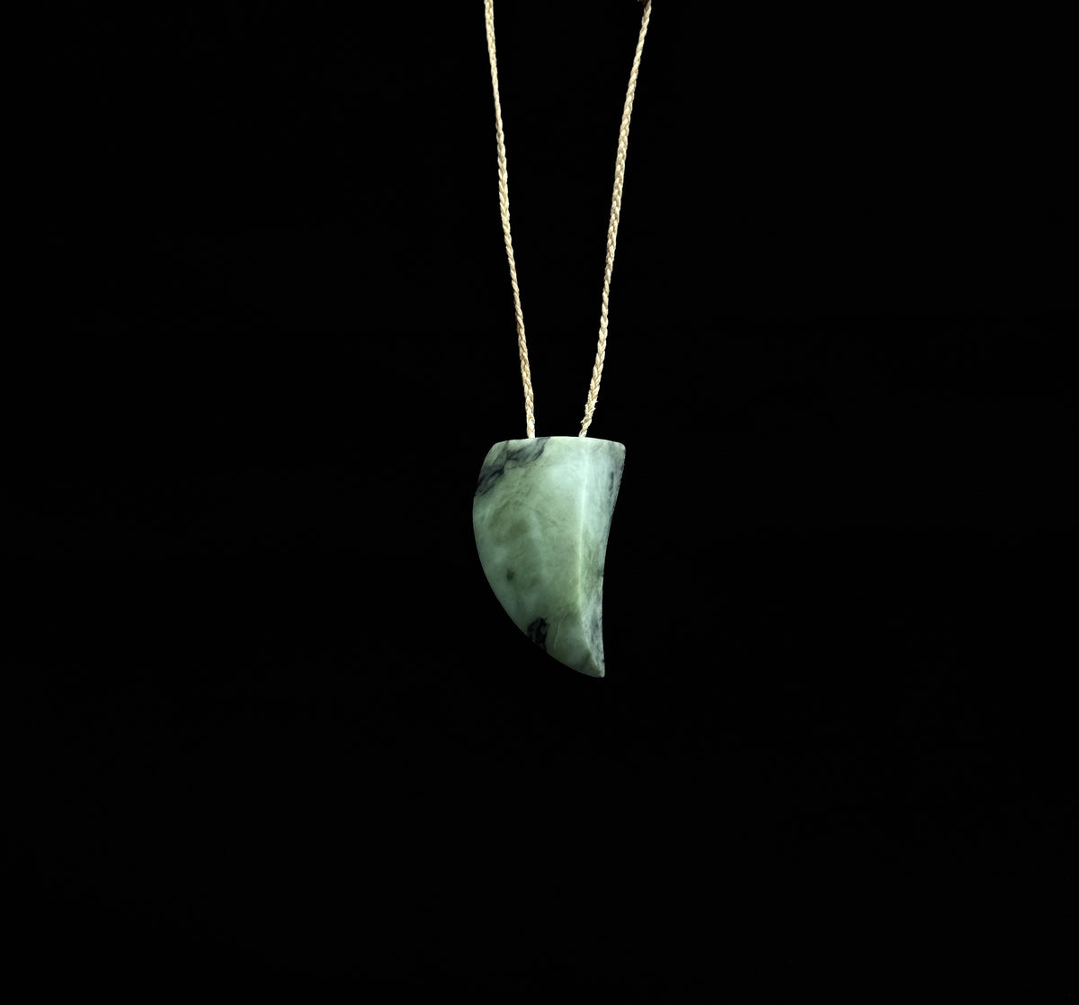 Niho - Pounamu