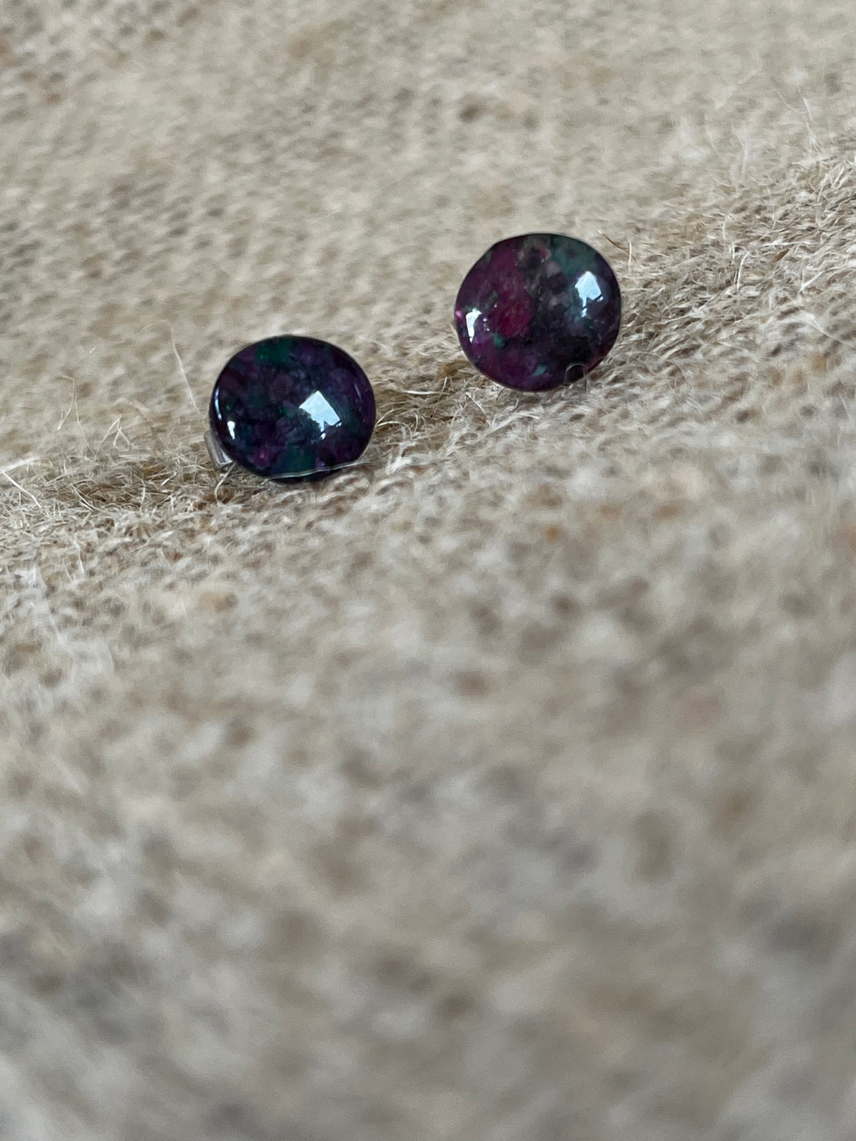 Ruby Rock - Earring studs